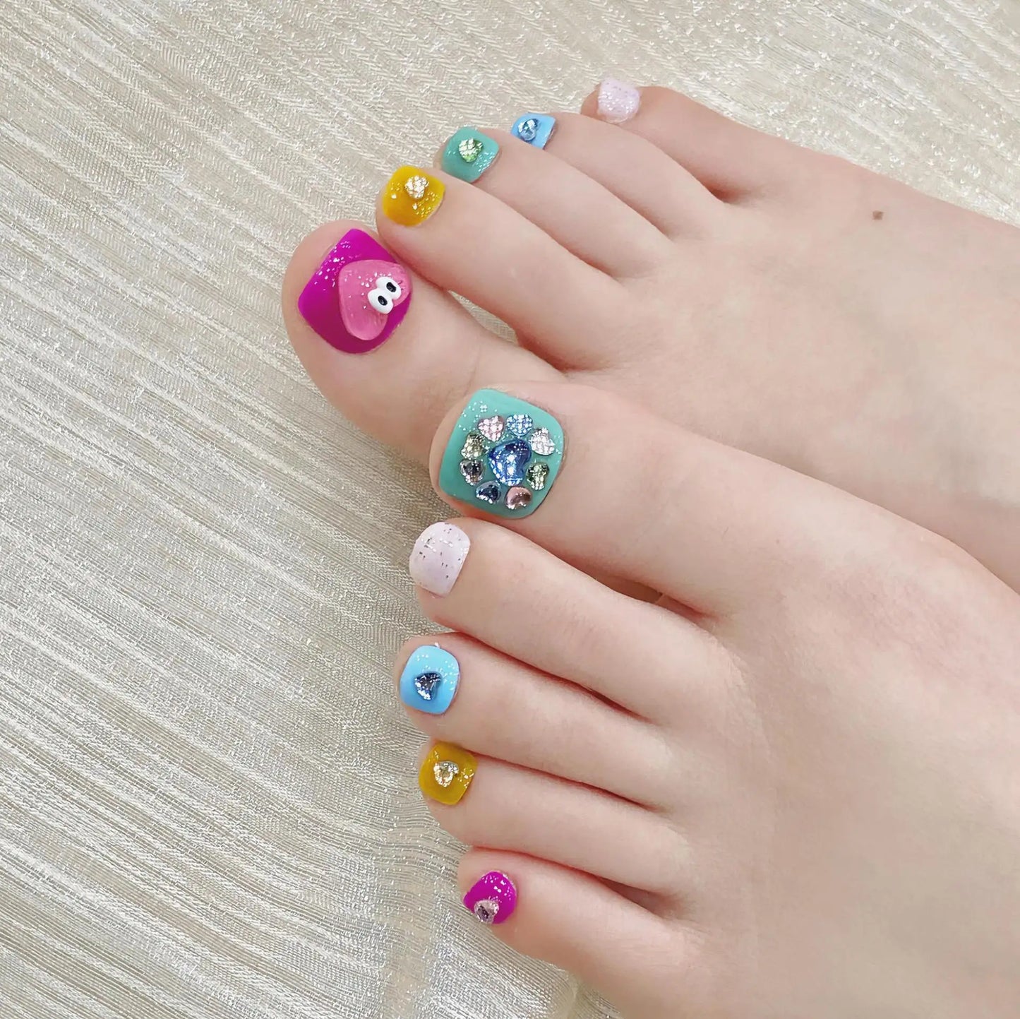 10 uñas postizas de cachorro pintadas a mano, cortas, cuadradas, negras y blancas, con diseño creativo y adhesivo.