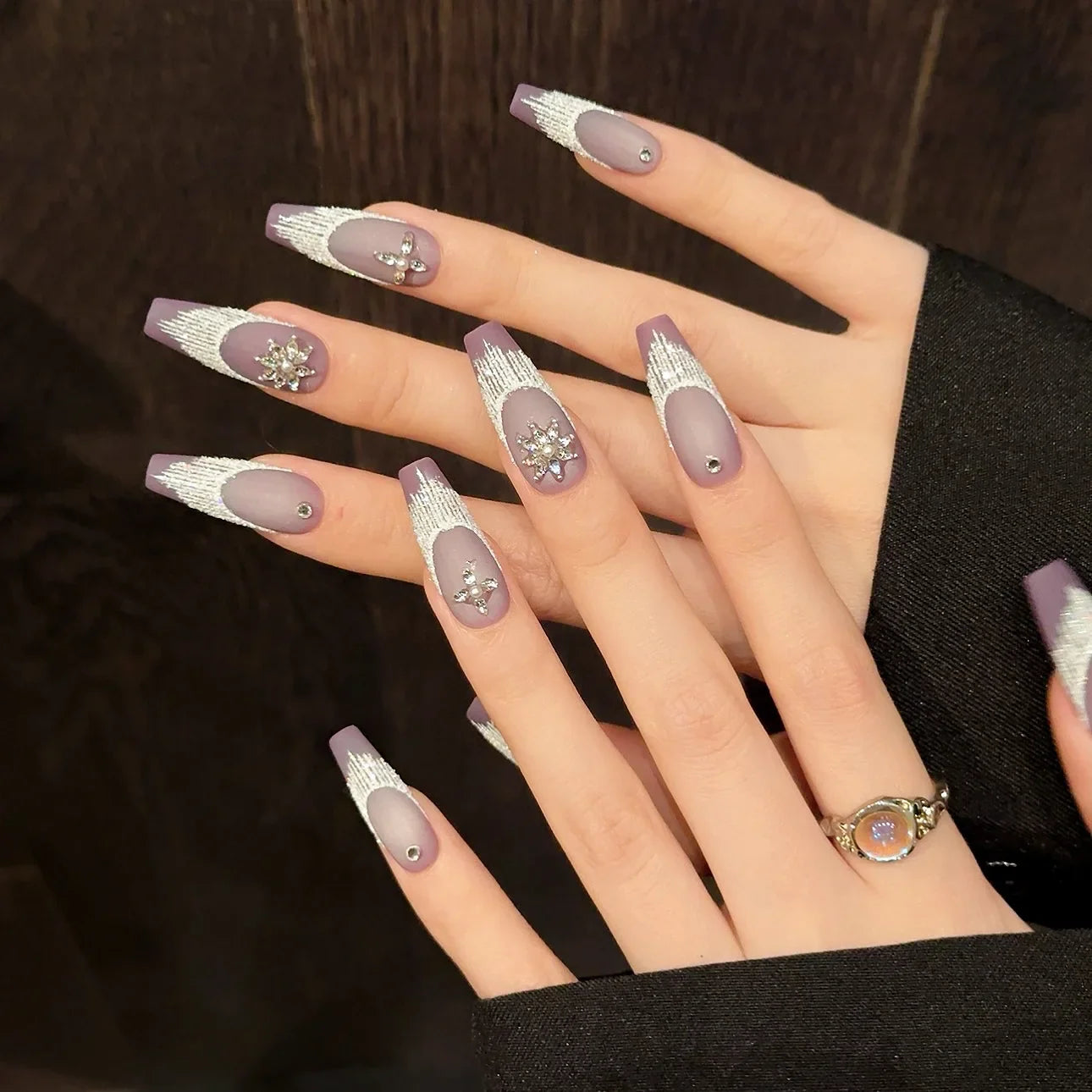 10 uñas postizas hechas a mano con diseño de nieve esmerilada morada y decoración de diamantes, estilo francés, tamaño mediano T