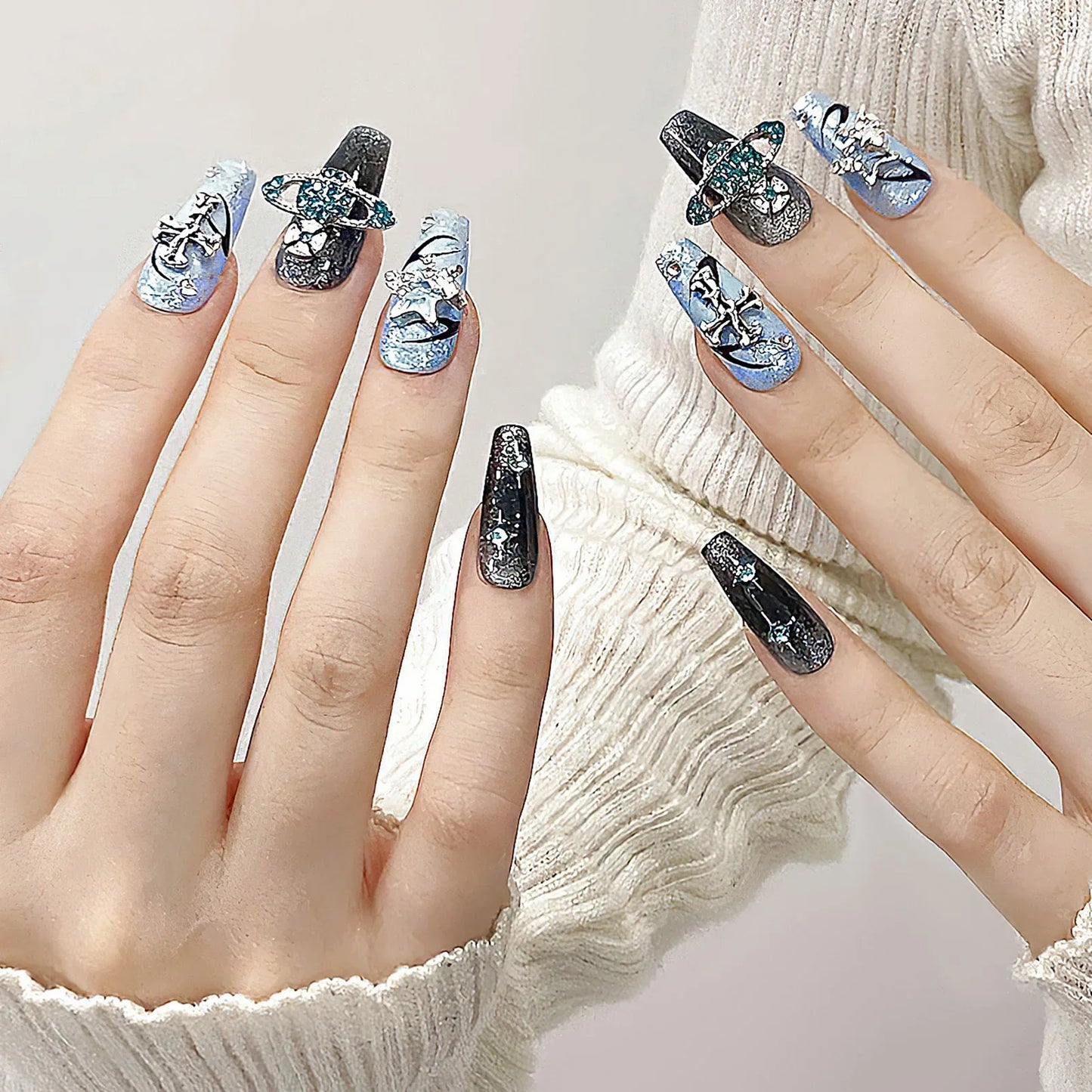 10 uñas postizas estilo Y2k, hechas a mano, en azul brillante, con diseños de cruz de diamantes brillantes, uñas postizas desmontables.