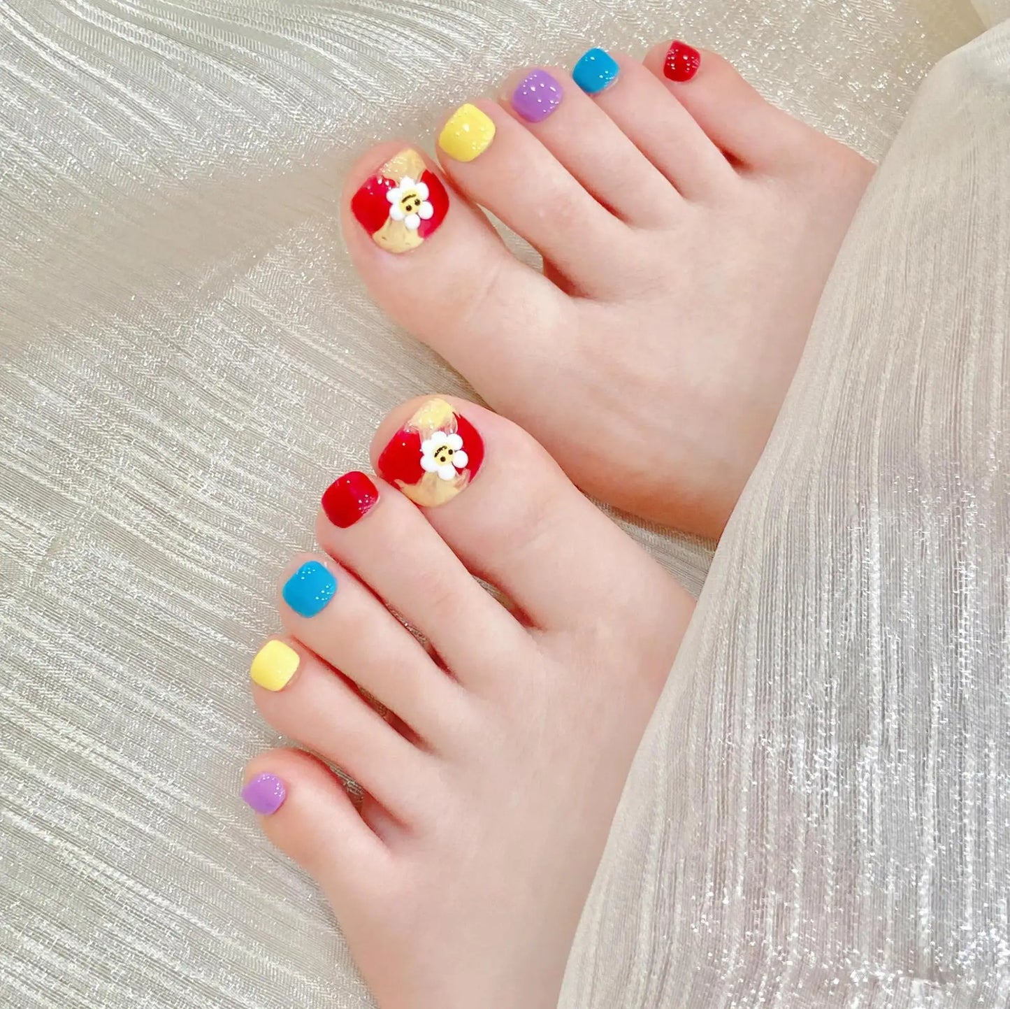 10 uñas postizas de cachorro pintadas a mano, cortas, cuadradas, negras y blancas, con diseño creativo y adhesivo.