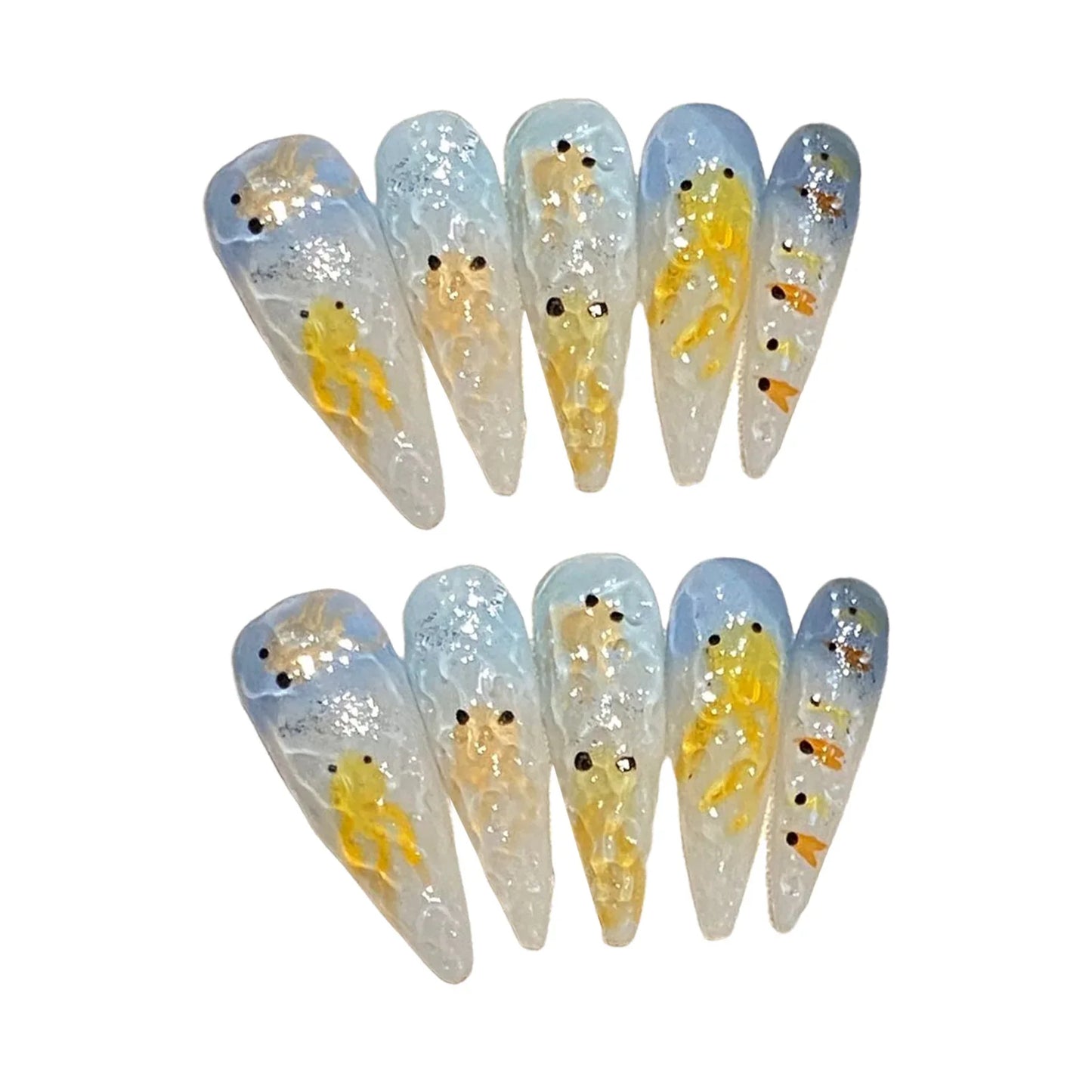 10 uñas postizas largas con forma de aguja, diseño de ojo de gato, color azul degradado, hechas a mano, con diseños de peces dorados pintados a mano.