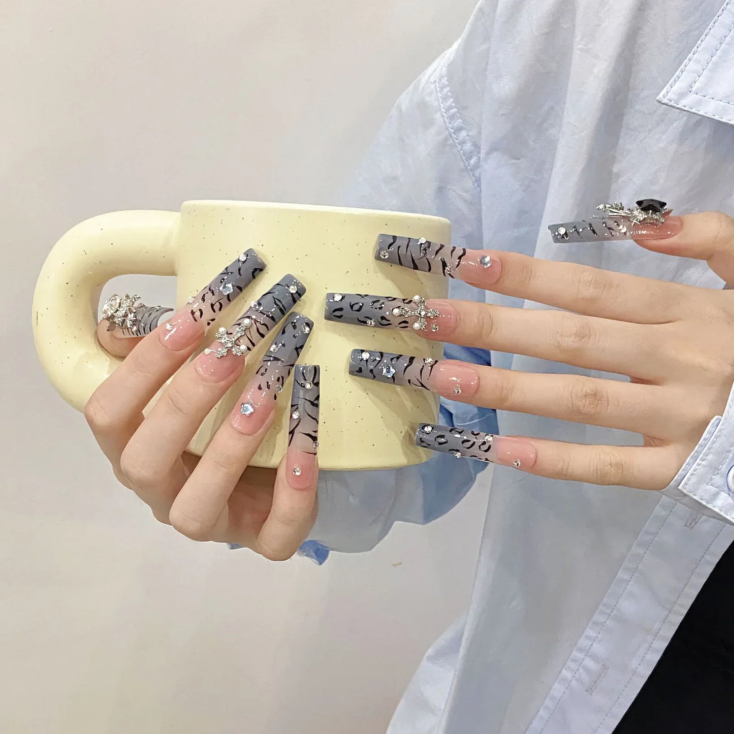 10 uñas postizas largas de ataúd, hechas a mano, en azul oscuro, con diseño de estrella de diamante de metal, estilo francés, fáciles de usar.