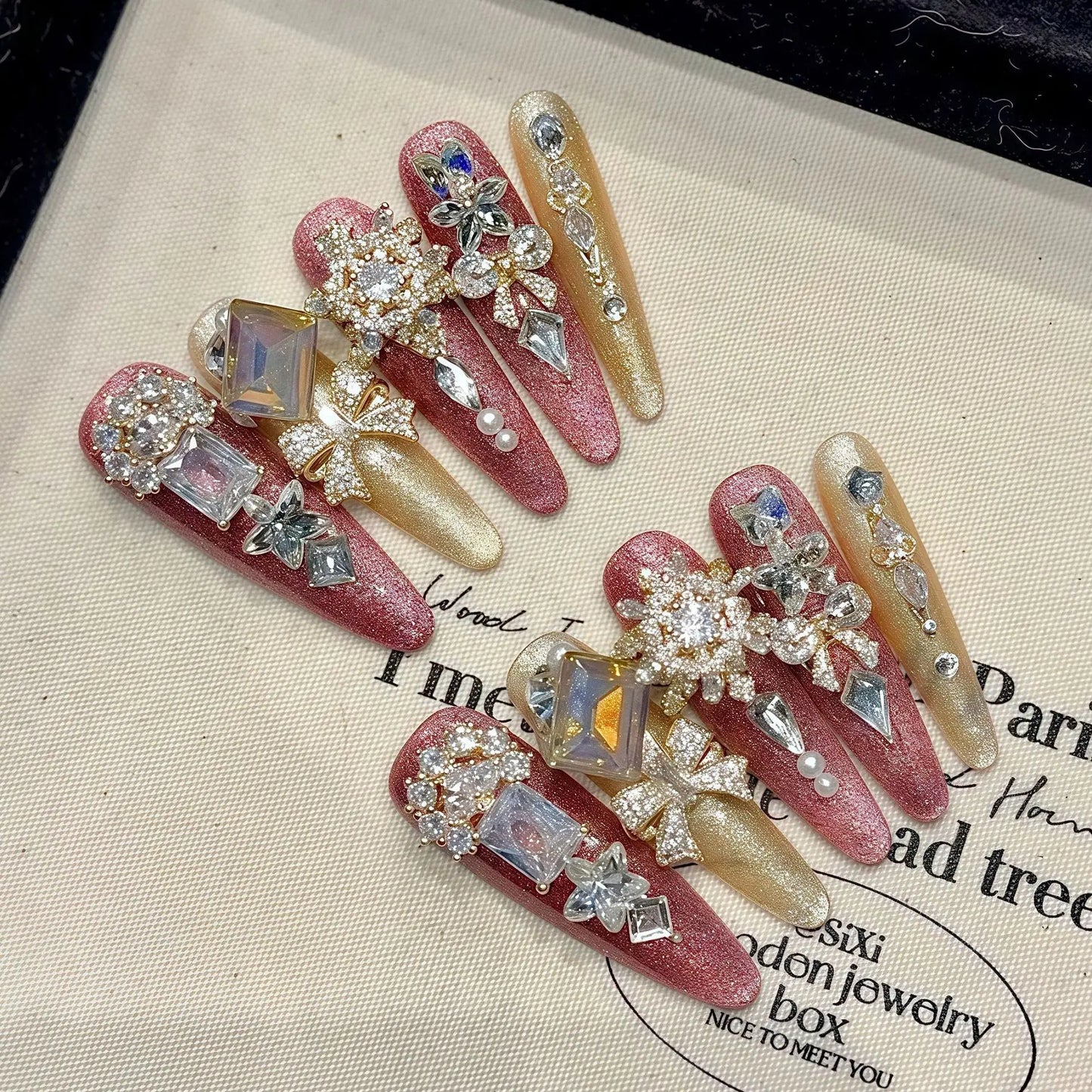 10 uñas postizas románticas rosas brillantes hechas a mano, de lujo, con cristales de imitación brillantes, para usar en uñas postizas.