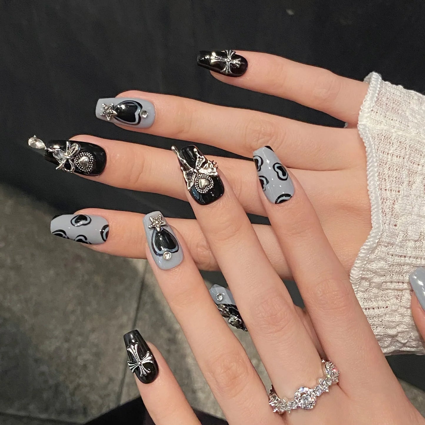 10 uñas postizas hechas a mano, estilo punk, de metal, con lazo, mariposa, decoración, cortas, para chica sexy.