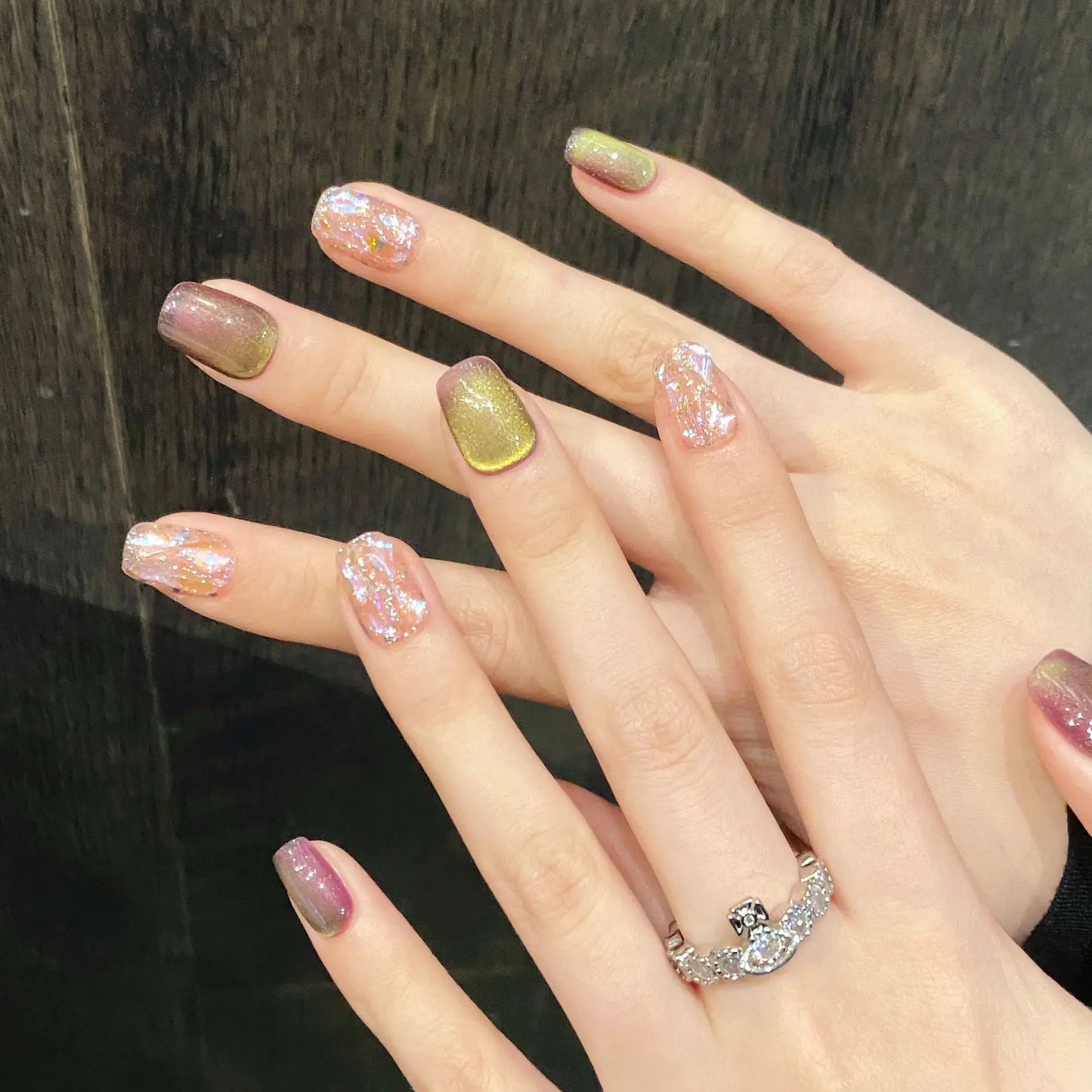 10 uñas postizas de dos colores, hechas a mano, con cuentas de vidrio brillantes, diseño de ojo de gato y lentejuelas brillantes.