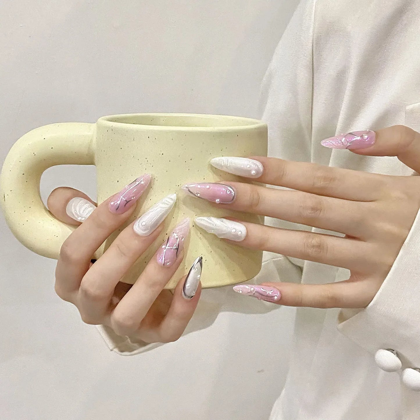 10 uñas postizas largas de almendra, hechas a mano, con diseño de ojo de gato, color rosa y blanco, con diseños de perlas, parches para uñas postizas fáciles de usar.