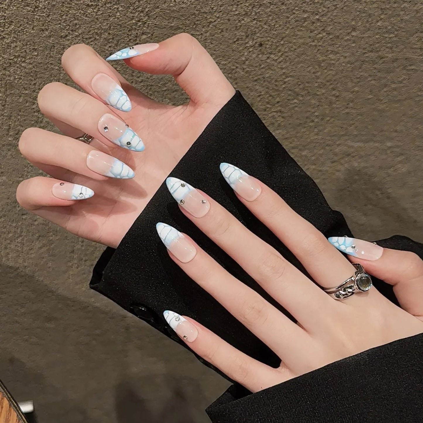 10 Stück handgefertigte Press-On-Nägel im französischen Stil mit Krokodil-Print, künstliche Nagelpatches, vollständige Abdeckung, tragbare Mandel-Gefälschte Nägel für Frauen