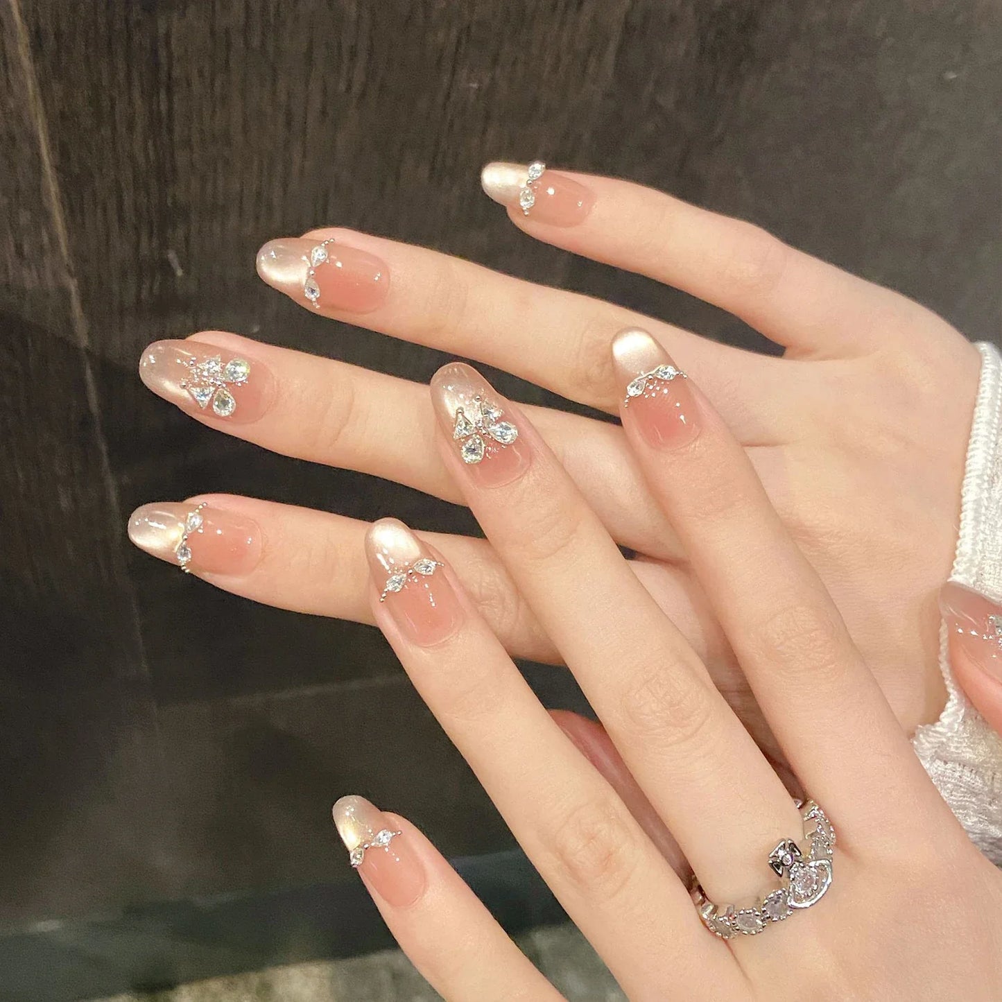 10 uñas postizas con diseño de ojos de gato y diamantes de imitación, de larga duración, seguras e impermeables, ideales para ir de compras, viajar y citas.