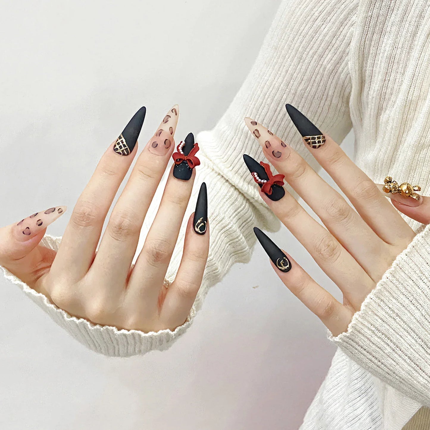 10 uñas postizas con estampado de leopardo, diseño de oso dorado 3D, lazo rojo, estilo barroco, hechas a mano, de lujo, largas y pesadas, con punta de aguja.