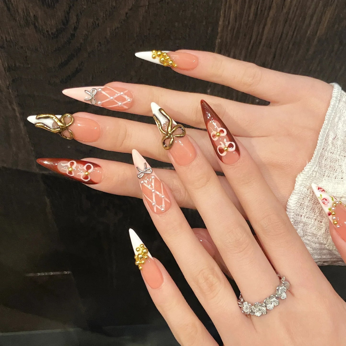 10 uñas postizas retro con lazo, color rosa brillante, largas, de aguja, blancas, estilo francés, hechas a mano, con diseño de flores de primavera.