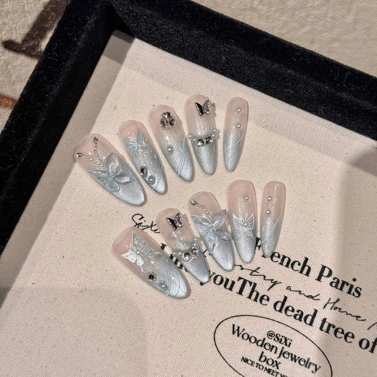 10 uñas postizas largas de almendra hechas a mano con purpurina, diseño de ojo de gato, con decoración de mariposa y diamante metálico, manicura francesa.