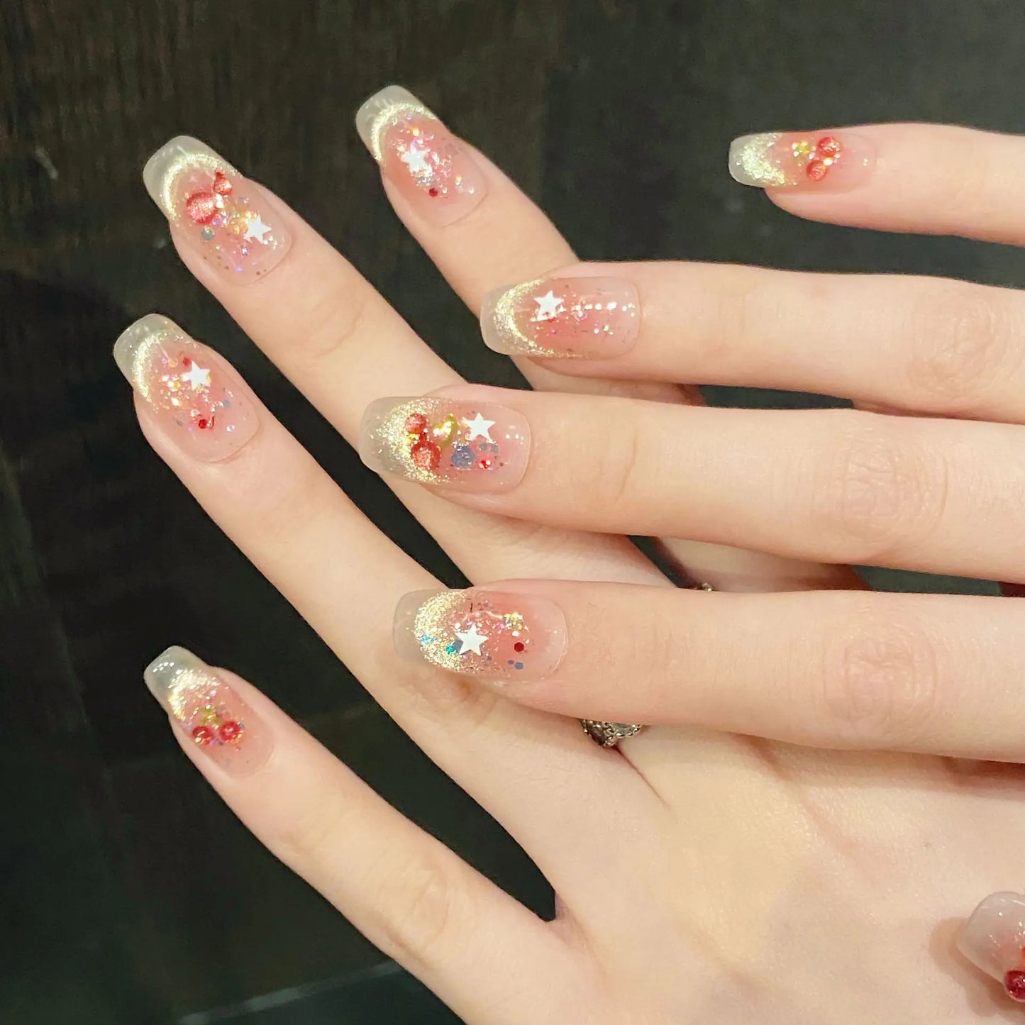 10 uñas postizas de cereza dulce para mujeres y niñas, brillantes, con sonrisa, ojo de gato, Y2k, estrellas, hechas a mano, con rubor suave.