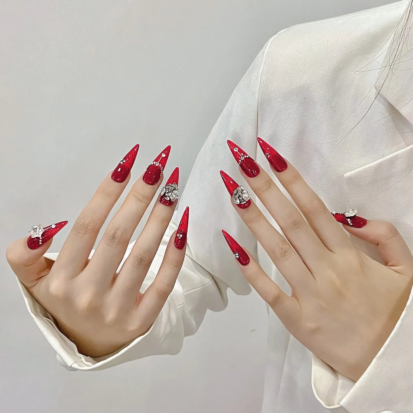 10 uñas postizas rojas hechas a mano, largas, estilo punk, con diseño de flores de diamante brillante Y2K, parches para uñas postizas.