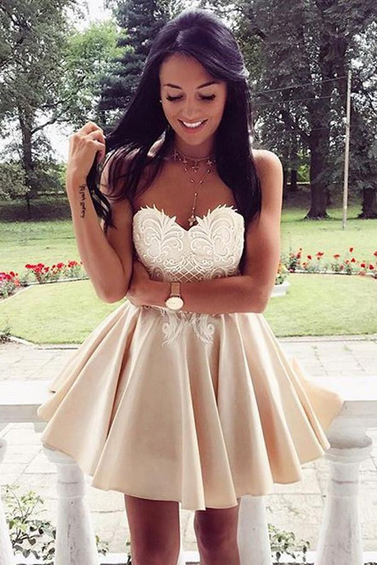 Sweetheart Trägerloses Appliques Mid Back Homecoming Kleid,Partykleid