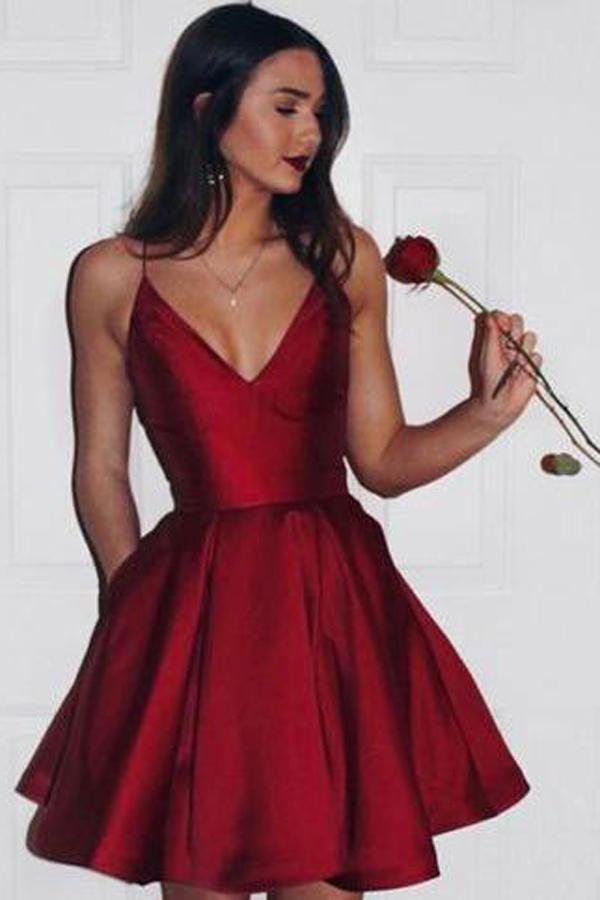 Vestido de fiesta sencillo de tafetán burdeos con escote en V, corte A y tirantes finos