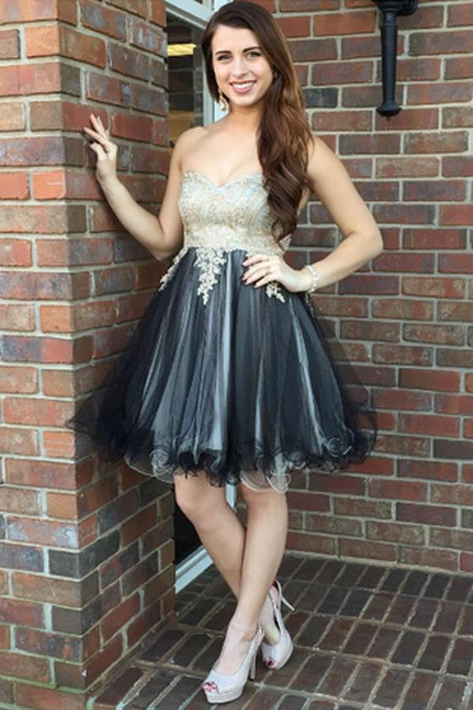 Encantadores vestidos de fiesta cortos y minivestidos de tul para el regreso a casa.