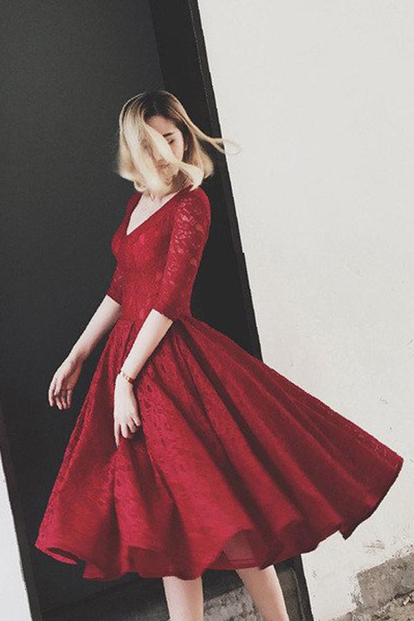 Burgunderrotes, halblanges Spitzenkleid mit V-Ausschnitt und kurzem Ballkleid