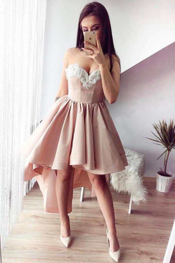 Stretch A-Linie Herzausschnitt High Low Satin Perlenbesetzte Homecoming Kleider