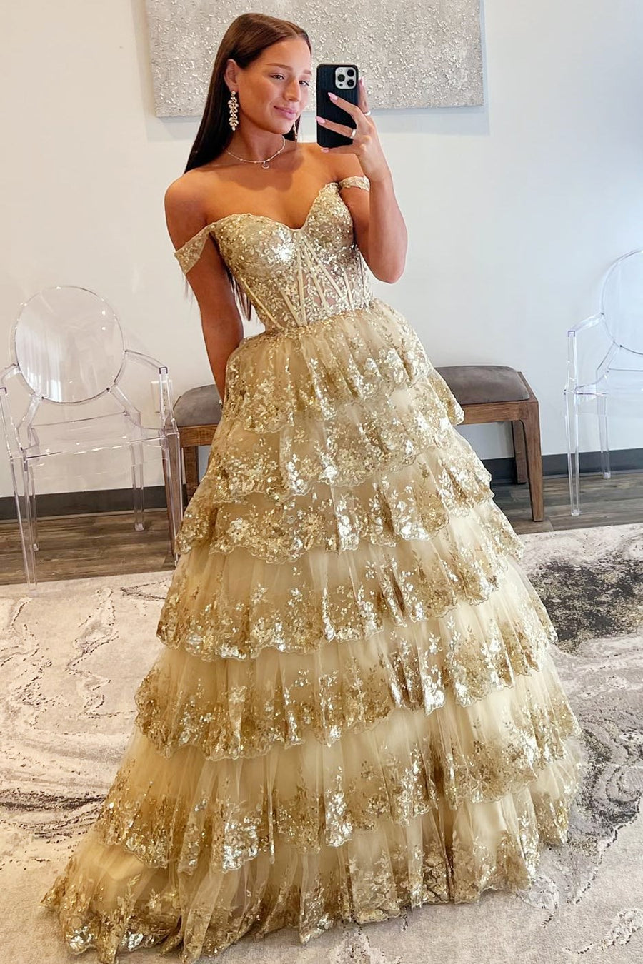 Vestido de fiesta de princesa con encaje y lentejuelas y hombros descubiertos