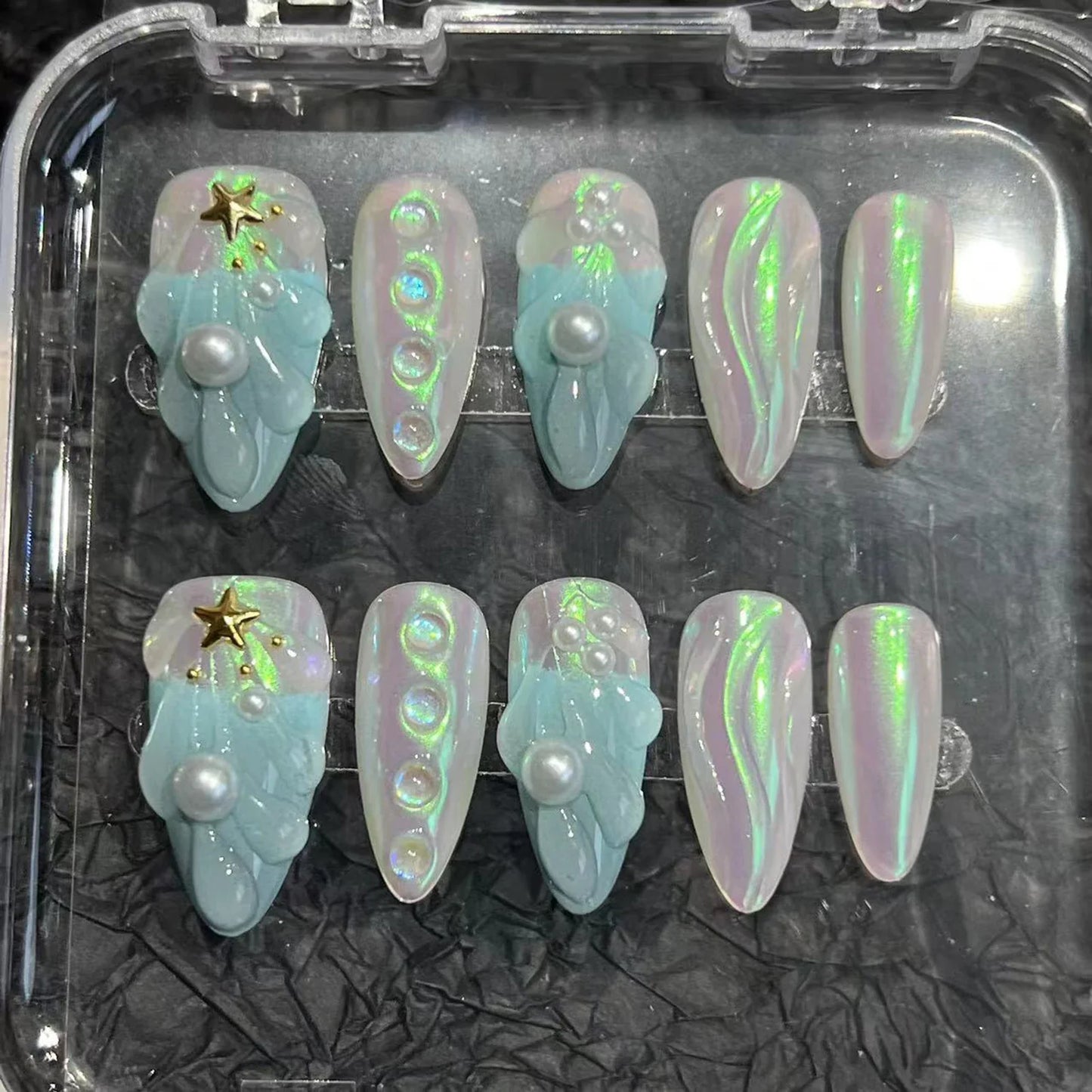 10 Stück handgefertigte künstliche Meerjungfrau-Nägel, kurz, mandelglänzend, Katzenauge, zum Aufdrücken der Nägel mit 3D-Schwanen-Designs, lila, französische falsche Nagelspitzen