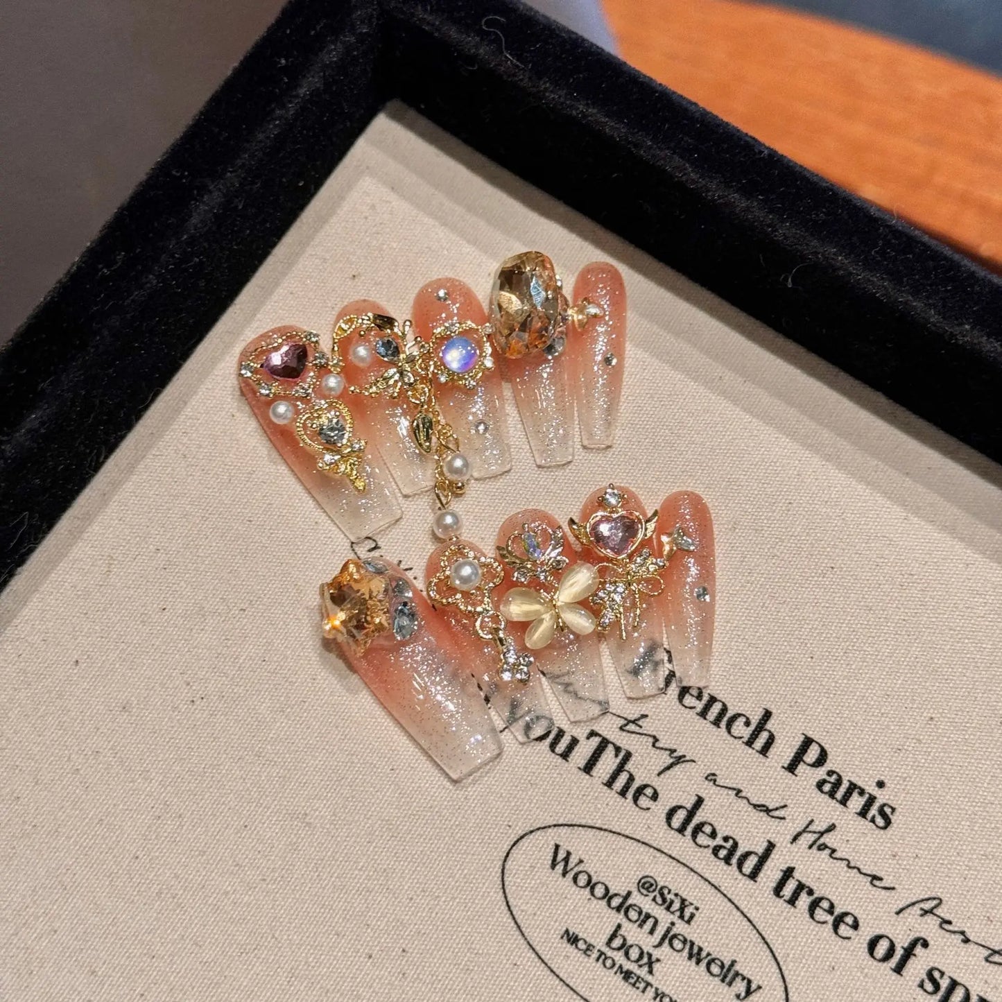 10 uñas postizas de dopamina hechas a mano con diseño de mariposa transparente, con destellos dorados y rosas, con prensa francesa, de diamante y ojo de gato.