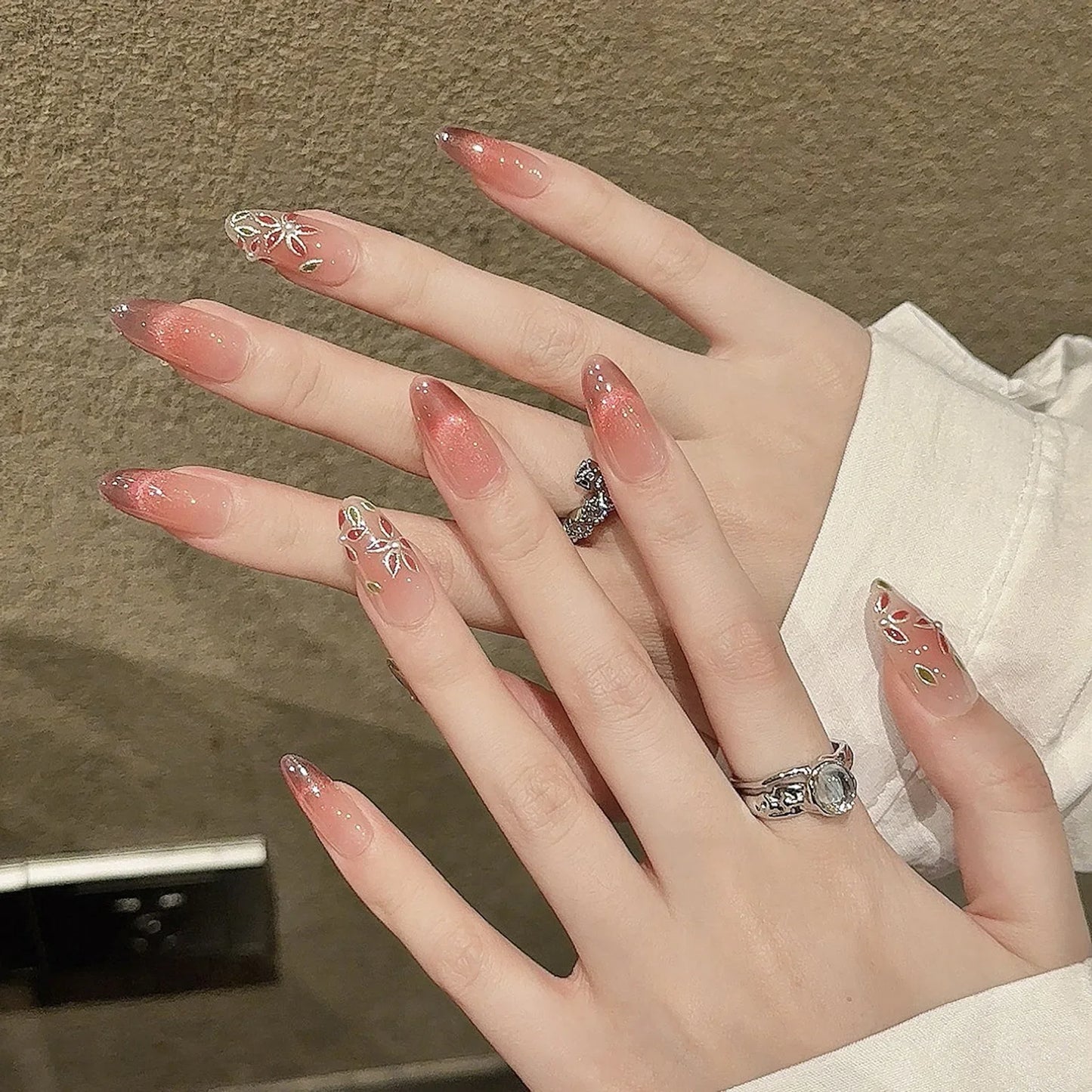 10 uñas postizas de ojo de gato rosa brillante, pintadas a mano, con diseño de flor de pera, cobertura completa, estilo coreano, fáciles de usar.