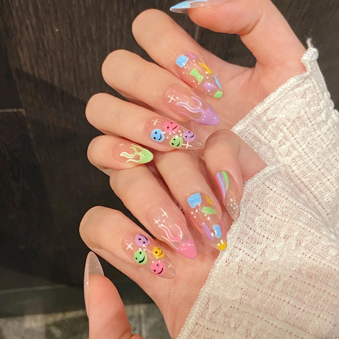 10 uñas postizas pintadas a mano con cara sonriente, diseño de arcoíris de verano, grafiti bonito, uñas postizas hechas a mano, uñas postizas francesas de almendra.