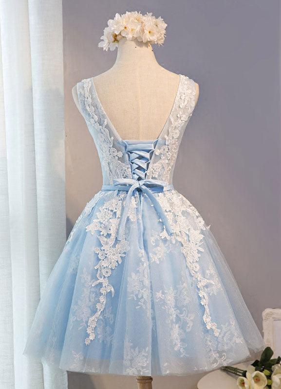 Vestido de fiesta corto de tul con escote redondo y apliques de encaje PG137