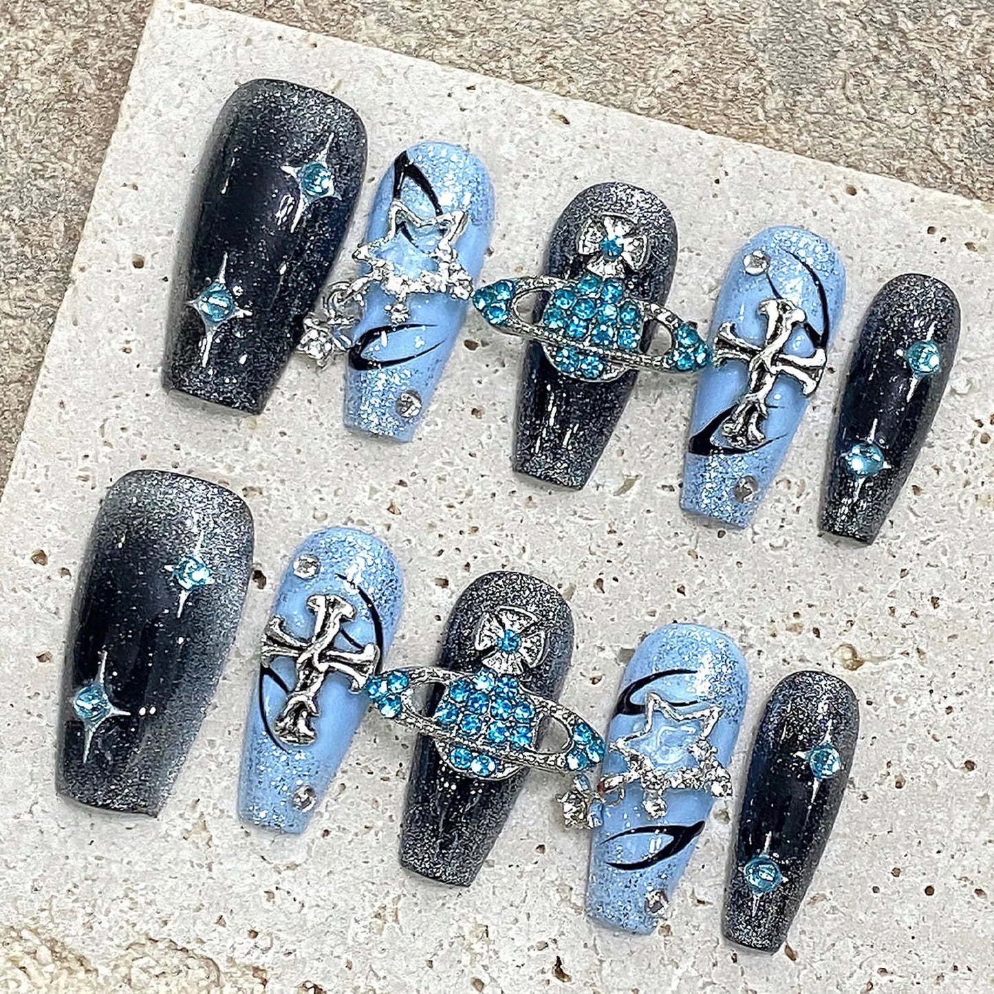 10 uñas postizas estilo Y2k, hechas a mano, en azul brillante, con diseños de cruz de diamantes brillantes, uñas postizas desmontables.