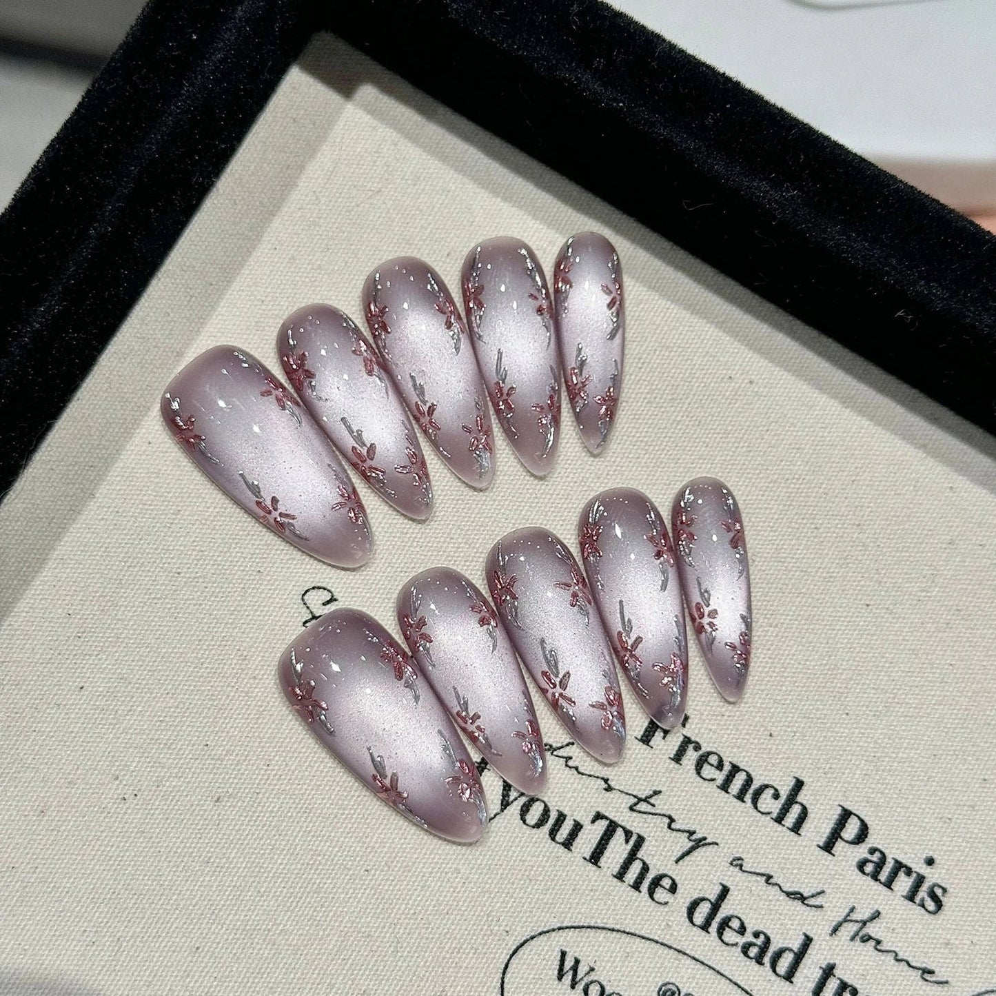 10 parches de uñas postizas moradas estilo francés, hechos a mano, con forma de estilete largo, con diseños de purpurina y diamantes de imitación, uñas postizas coreanas.