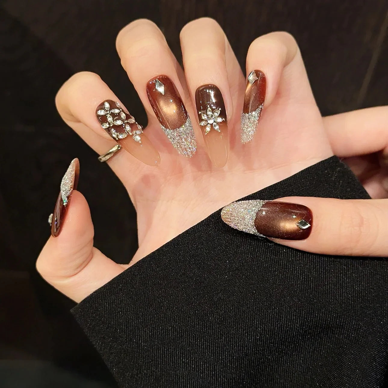 10 uñas postizas hechas a mano con diamantes brillantes, estilo francés, ligeras y de lujo, color marrón, ojo de gato, almendra.