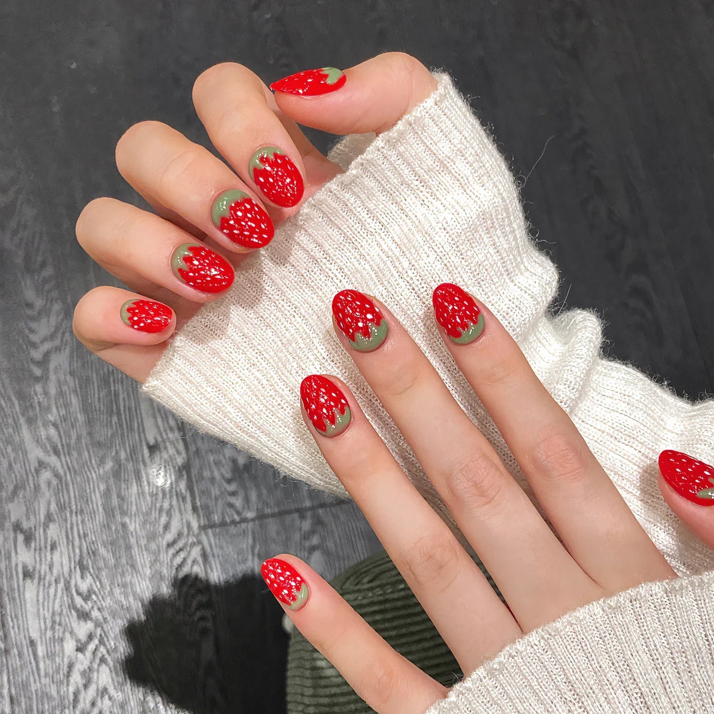 10 uñas postizas de fresa roja, hechas a mano, cortas y redondas, brillantes, con efecto ojo de gato, para usar.