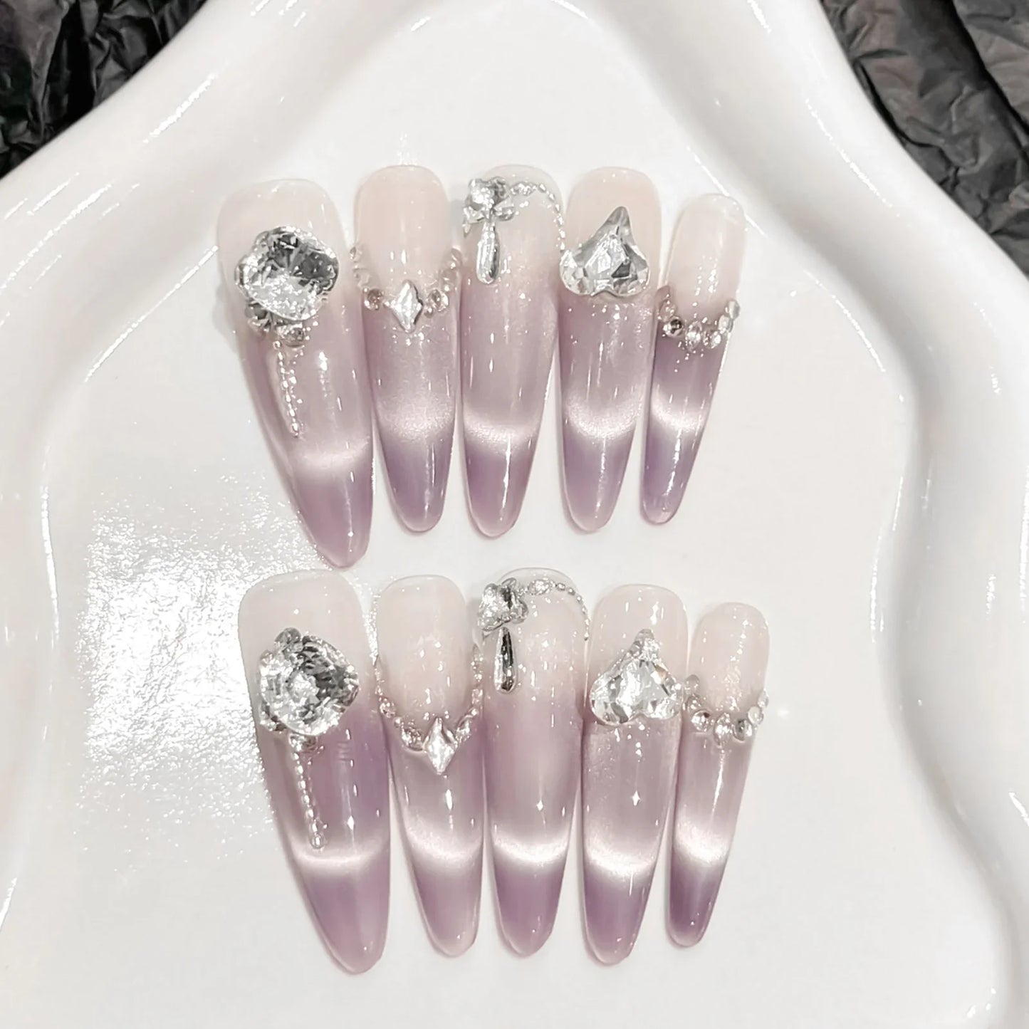 10 parches de uñas postizas moradas estilo francés, hechos a mano, con forma de estilete largo, con diseños de purpurina y diamantes de imitación, uñas postizas coreanas.