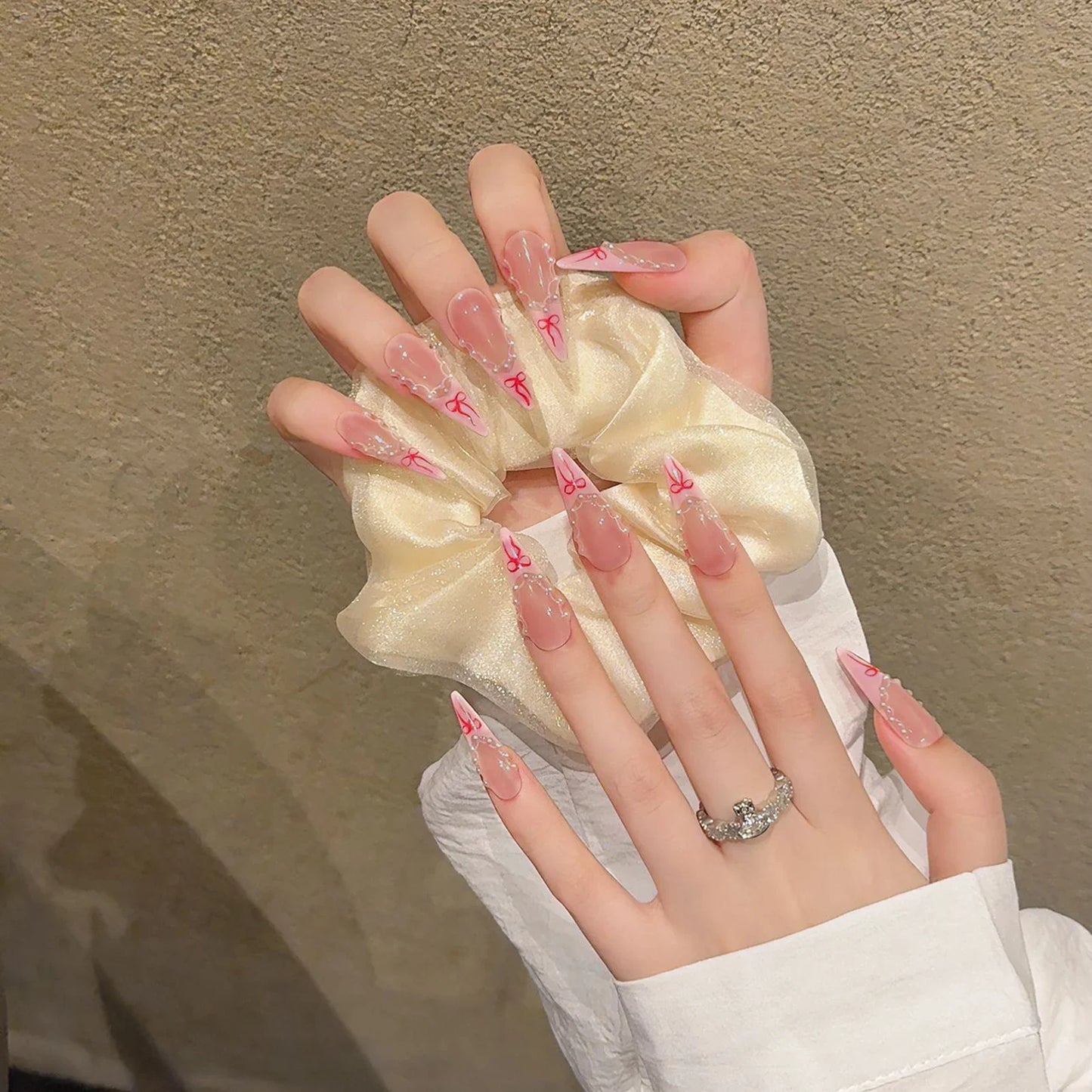 10 uñas postizas hechas a mano, largas y puntiagudas, con diseño de mariposas Aurora 3D, removibles, estilo francés.