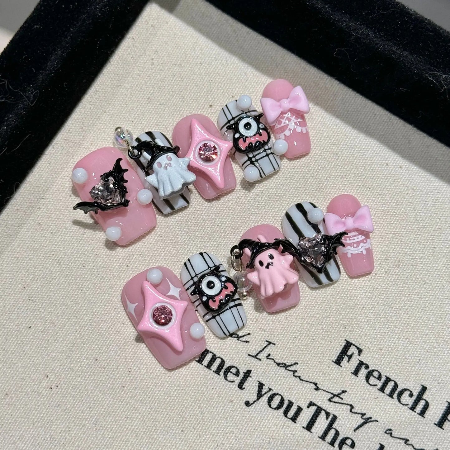 10 uñas postizas con temática de Halloween, diseño 3D de corazón de diablo, uñas postizas redondas cortas de color rosa, hechas a mano.