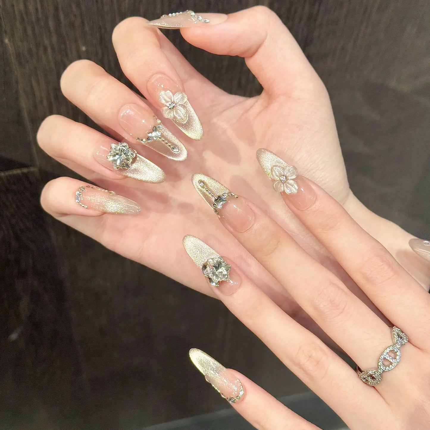 10 uñas postizas largas de almendra, estilo ballet, transparentes, con diseño de ojo de gato en 3D, hechas a mano, con flores talladas y diamantes de imitación.