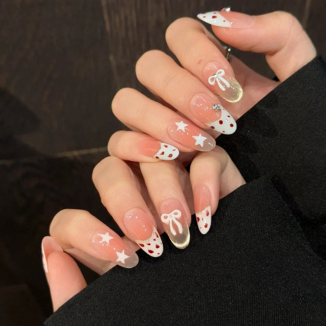 10 uñas postizas cortas con diseño de almendra, borde blanco, estampado de leopardo, estilo francés, hechas a mano, con lazo y estrellas ruborizadas.