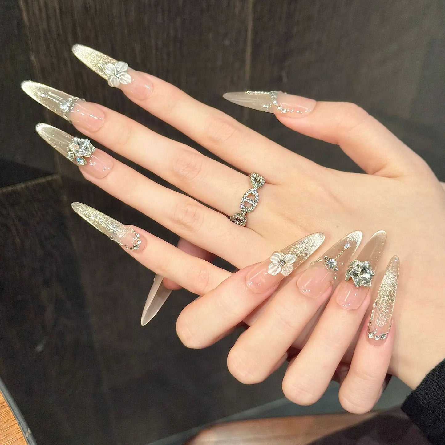 10 uñas postizas largas de almendra, estilo ballet, transparentes, con diseño de ojo de gato en 3D, hechas a mano, con flores talladas y diamantes de imitación.