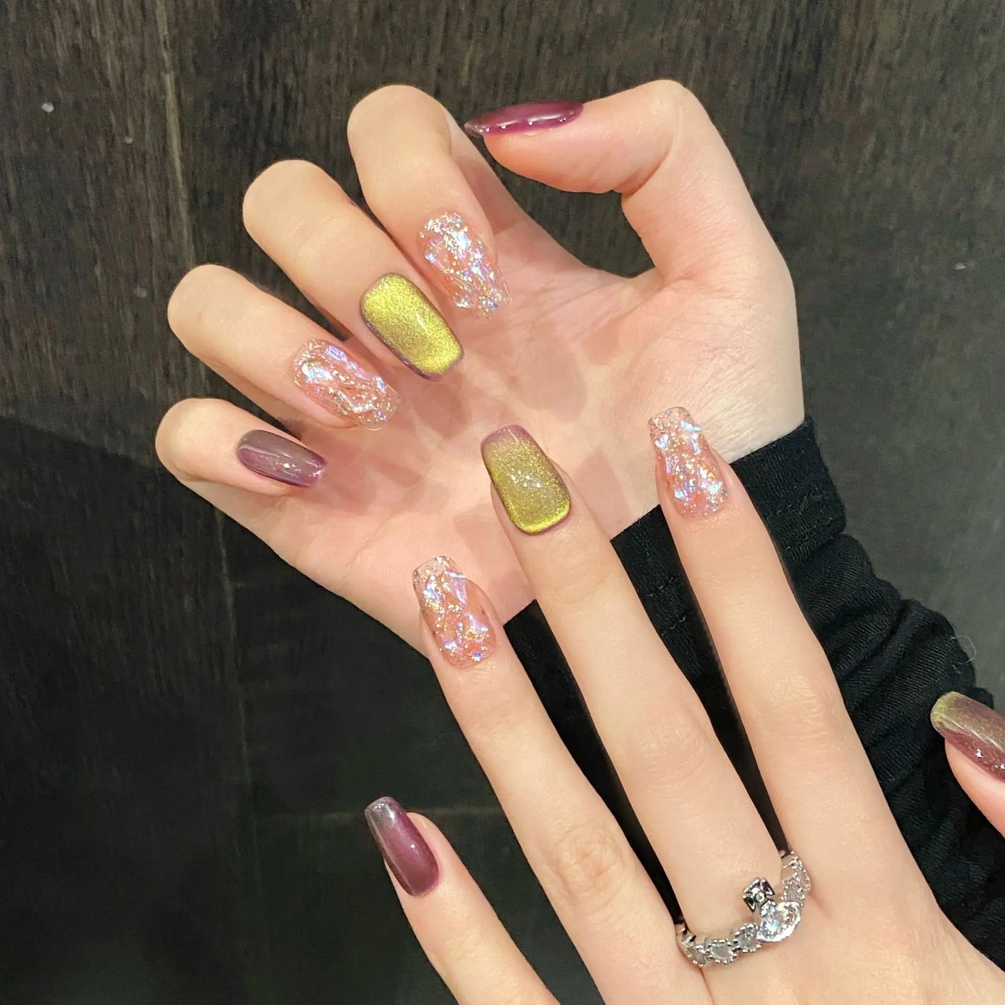 10 uñas postizas de dos colores, hechas a mano, con cuentas de vidrio brillantes, diseño de ojo de gato y lentejuelas brillantes.