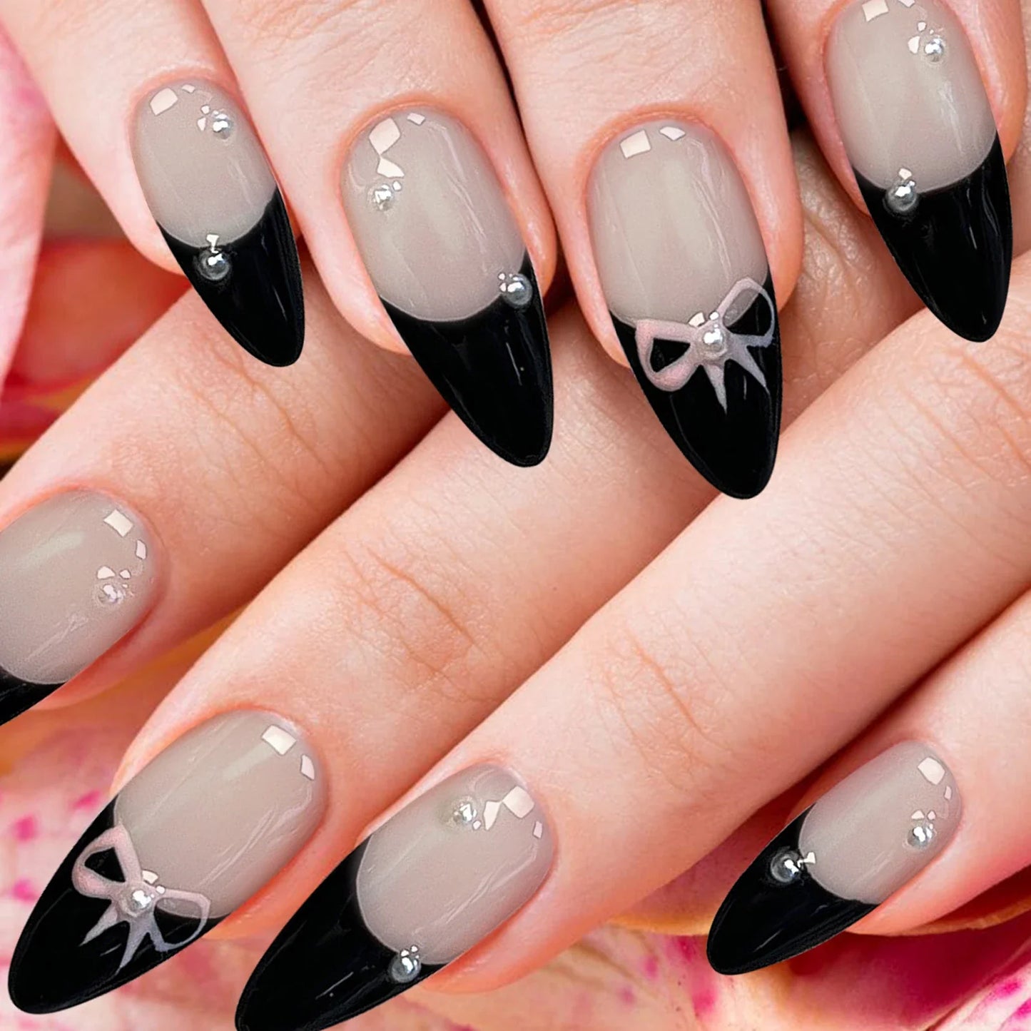 10pcs Black French False Nails Bowknots Designed Handmade Press On Nail Glossy Short Almond Wearable Fake Nail Patches Salon Art