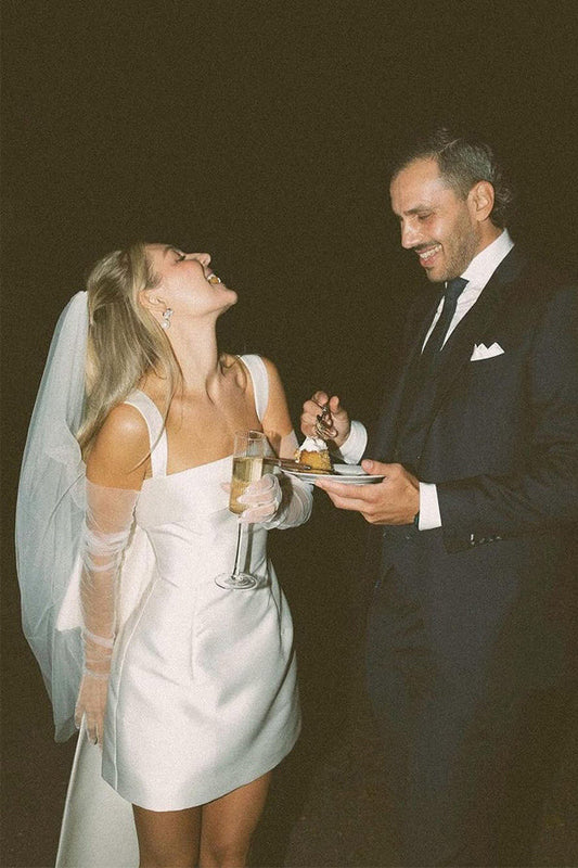 Vestido de novia sencillo de satén marfil, corto, con lazo en la espalda