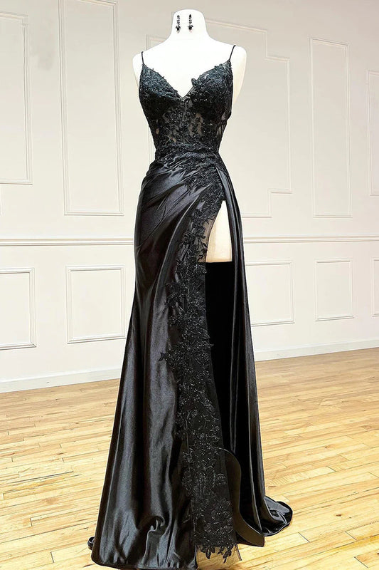 Vestido de fiesta largo negro con tirantes finos, apliques y abertura lateral