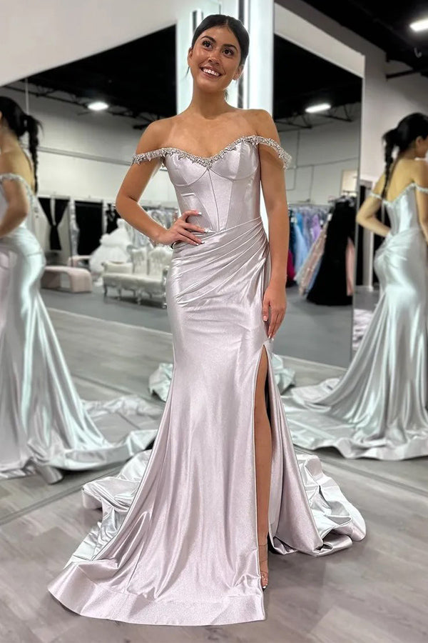 Vestido de fiesta largo con hombros descubiertos y diseño de sirena brillante en color plateado con corsé