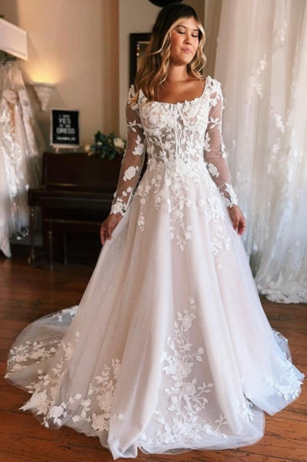 Vestido de novia de encaje con escote cuadrado y mangas largas en forma de A