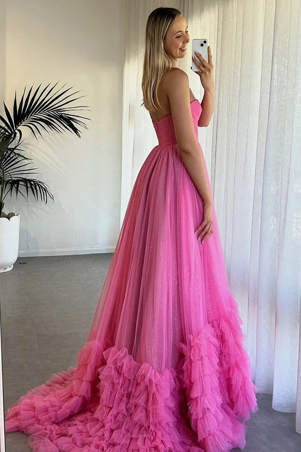 Vestido de fiesta largo fucsia de tul con volantes y corsé sin tirantes