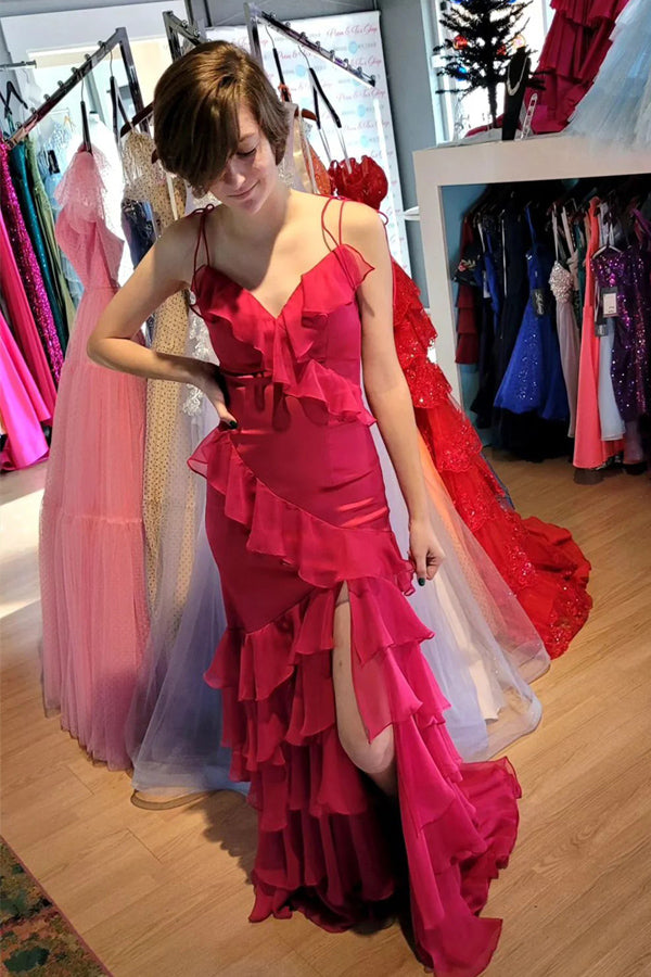 Vestido de fiesta largo verde con tirantes, volantes y abertura en la espalda