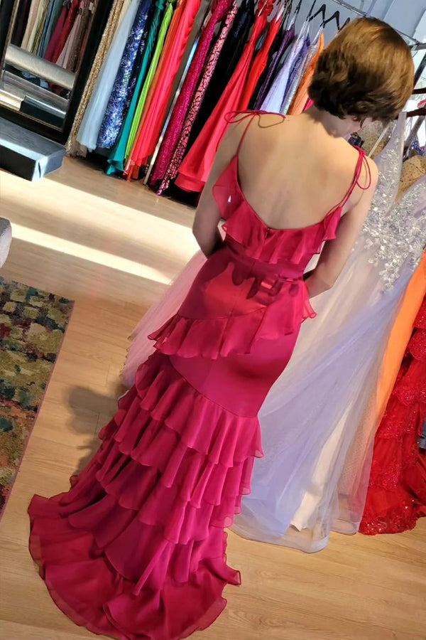 Vestido de fiesta largo verde con tirantes, volantes y abertura en la espalda