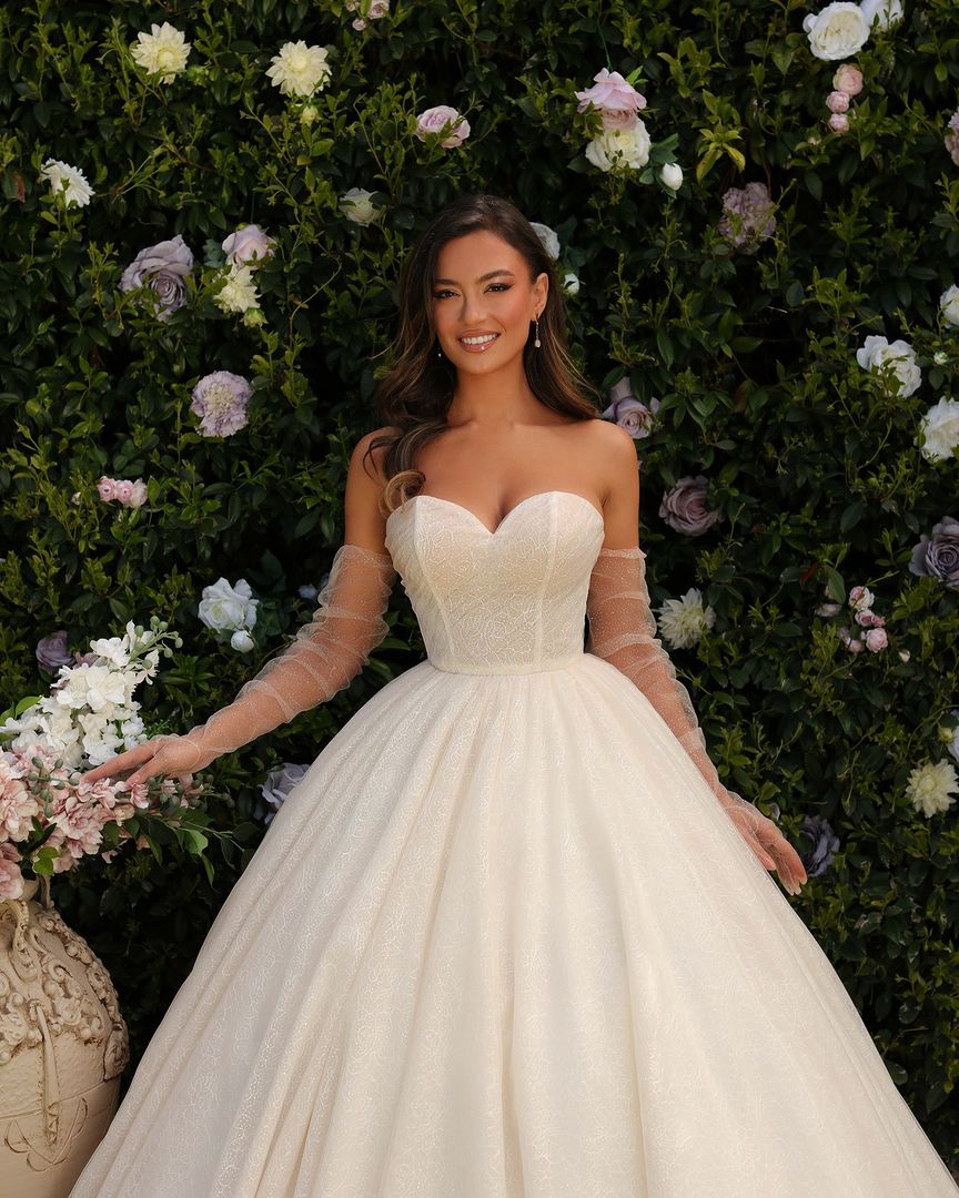 Vestido de novia largo de encaje sin mangas, estilo princesa, con escote en A y cola