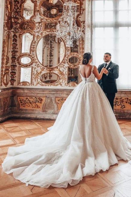 Luxuriöses Ballkleid mit Herzausschnitt und Applikationen