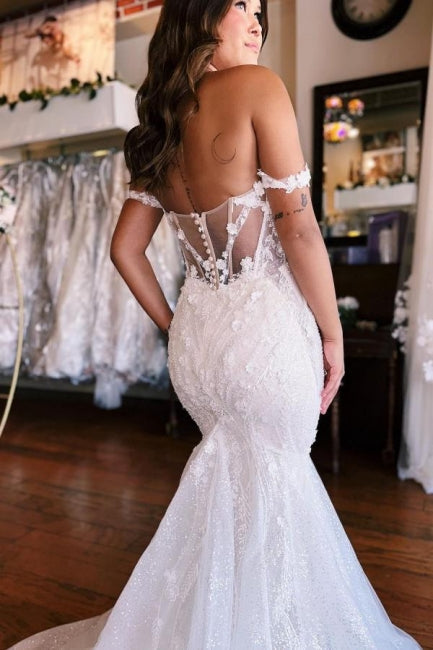 Weißes Meerjungfrau-Brautkleid mit herzförmigem Ausschnitt und Spitze
